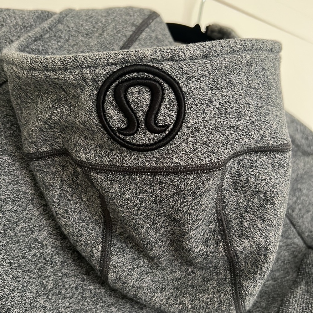 EUC lululemon scuba hoodie size 4 - Picture 4 of 5